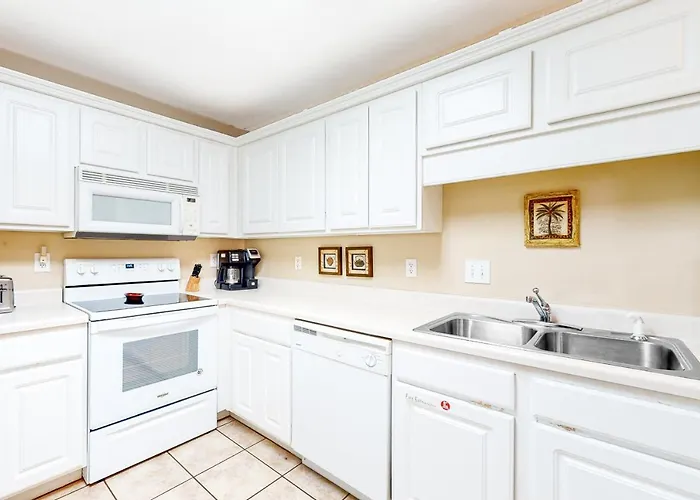 Three C's 202 Apartment *