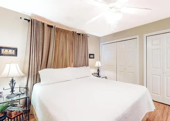 Three C's 202 Apartment *
